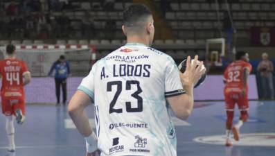 Preocupación en Ademar por la posible lesión de Alex Lodos
