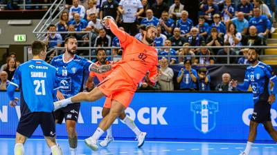 El Barça arrolla al Orlen Wisla Plock con una exhibición defensiva