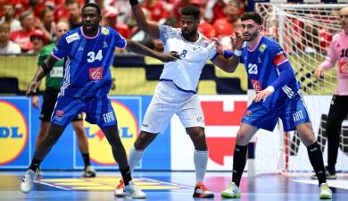 Los Hispanos se miden a Francia en busca de la primera victoria