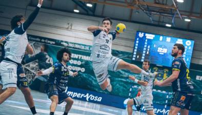 Arnau Fernandez y Martin Gayo seguirán en Cangas hasta 2027