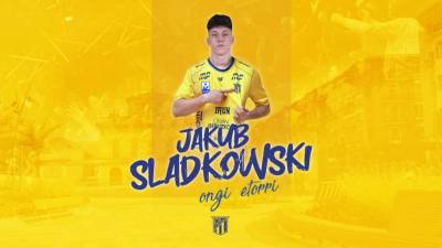 Bidasoa anuncia el fichaje del pivote Jakub Sladkowski para las dos próximas temporadas