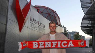 El Benfica hace oficial la renovación de Sergey Hernandez hasta junio de 2023