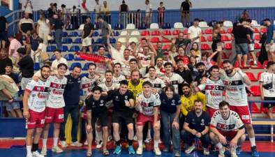 Viveros Herol Nava celebra su permanencia en Liga Asobal ante su público